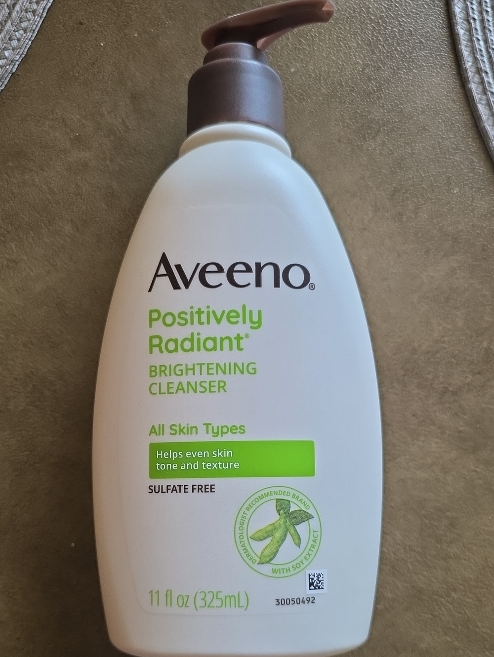 Aveeno Positively Radiant Brightening Cleanser — White